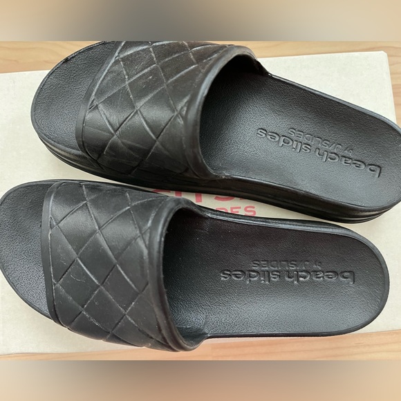 J Slides Beach Slides - Picture 1 of 5